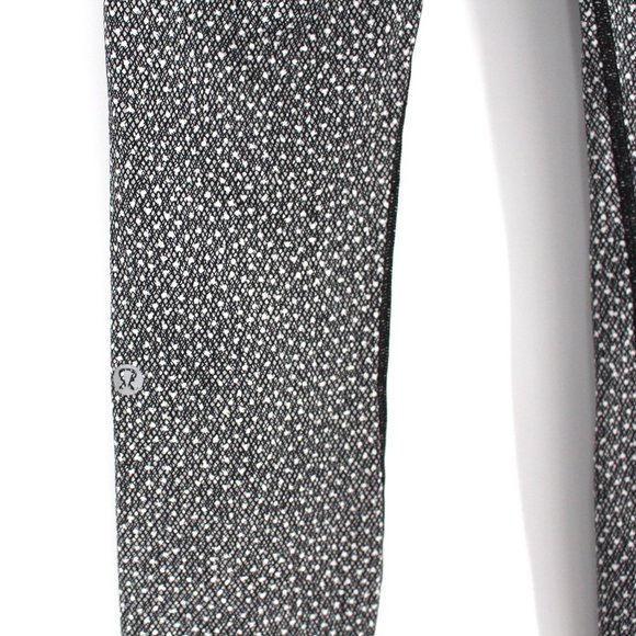 Lululemon Black White Speckled Pattern Cropped Legging Side Pockets size 4 Small - Picture 3 of 6
